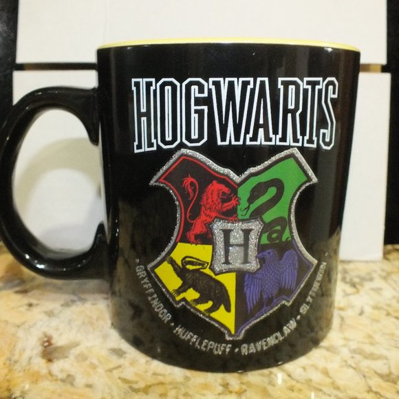 Harry Potter Hogwarts School of Witchcraft and Wizardry School Crest Black Mug - Picture 1 of 4